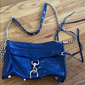 Navy cross body bag.